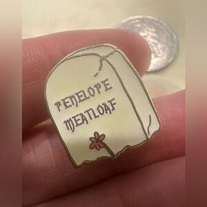 Penelope Meatloaf Enamel Brooch - Cream & Pink